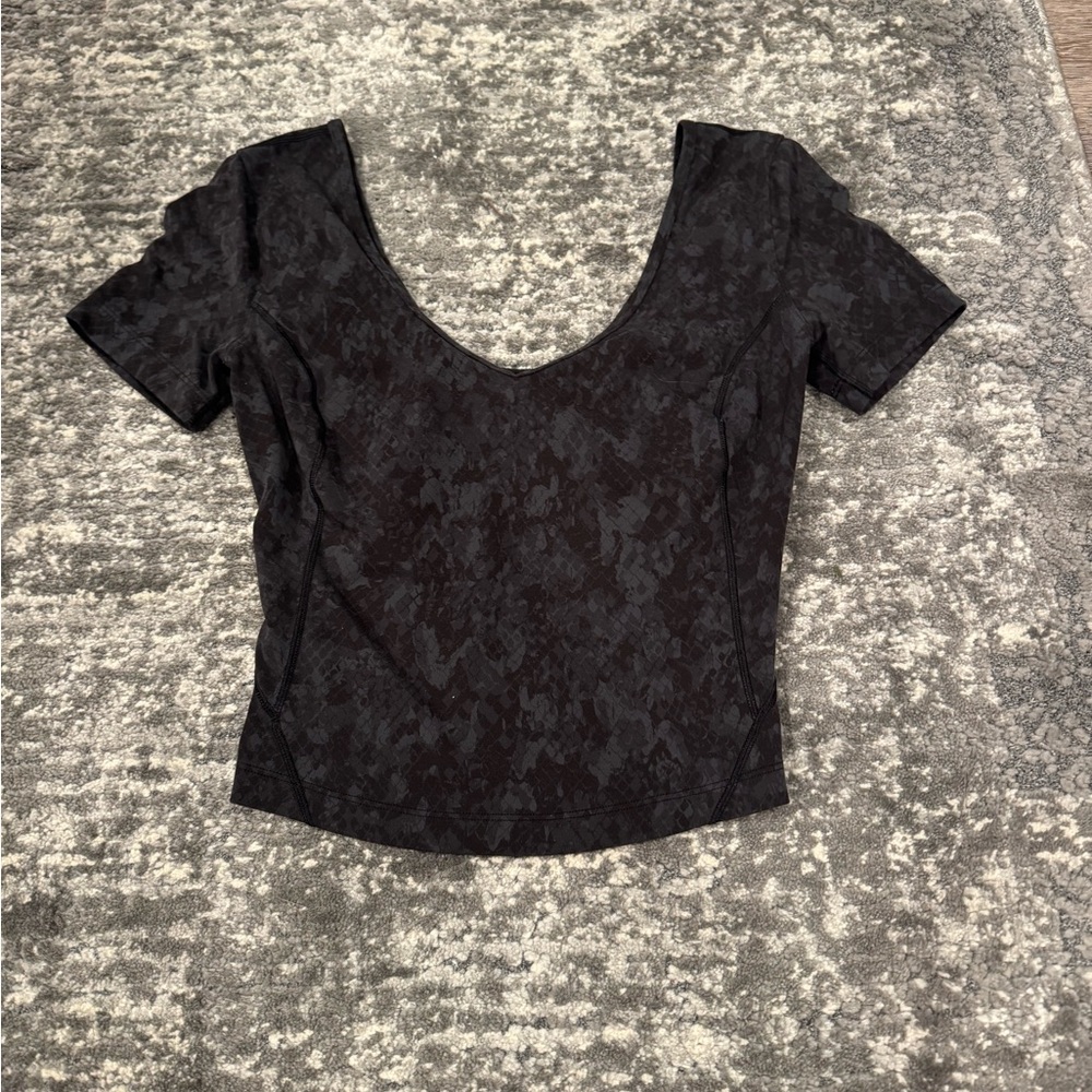 black snakeskin lulu top
